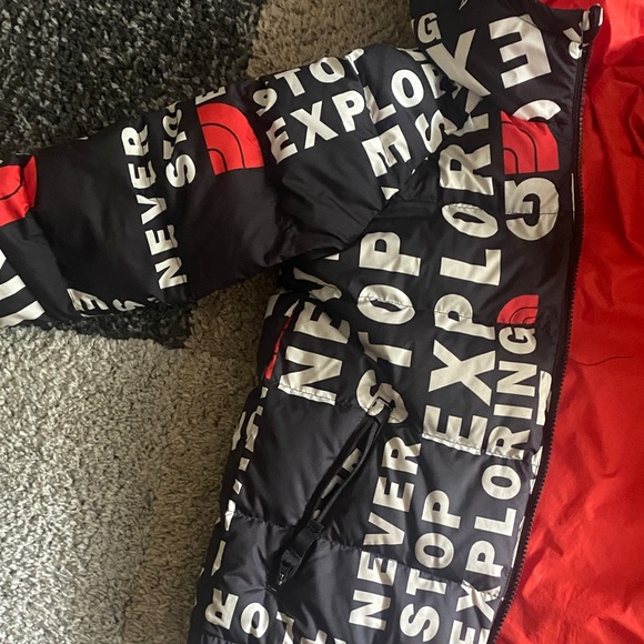 The North Face Black and Red Puffer Jacket with Sporty Style - Picture 4 of 4